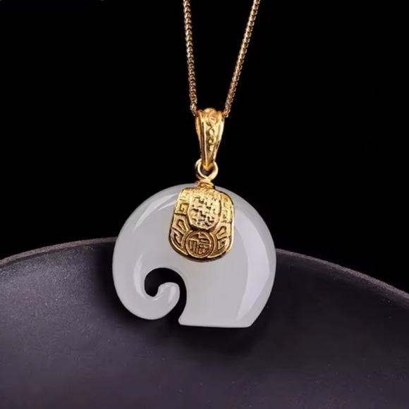 Healing Natural Stone White Jade Elephant Necklace. NWT - Picture 4 of 7